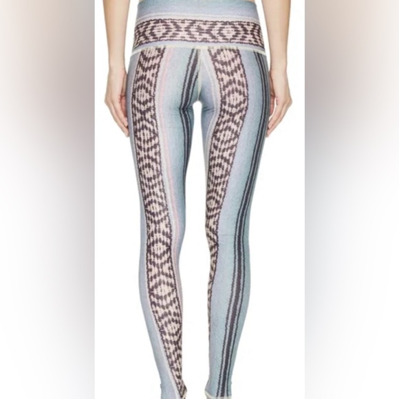 Women’s Teeki Border Towns Hot Pant Leggings Size Large BNWT - Picture 3 of 6